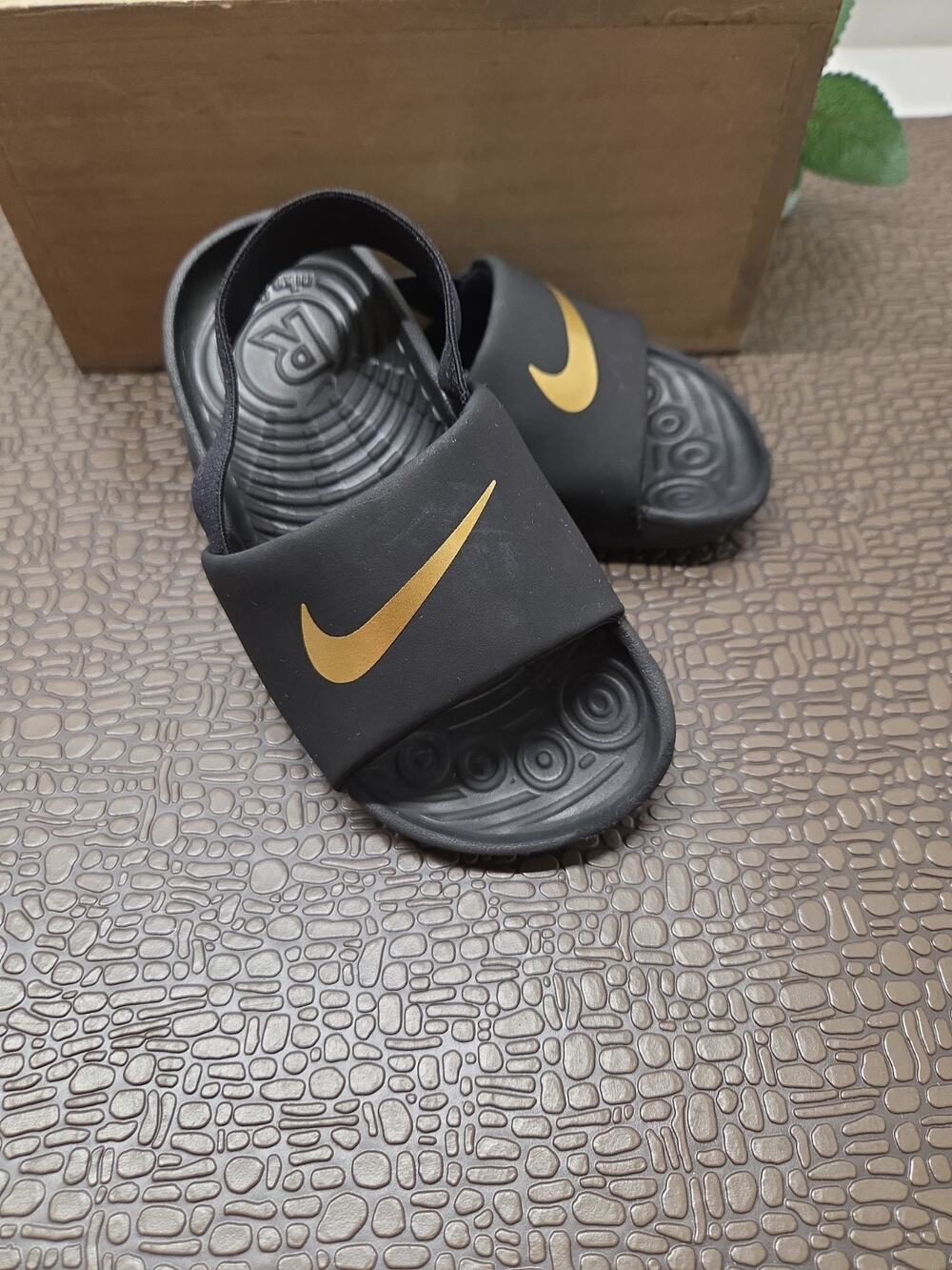 Nike Toddlers Boys Black/Metallic Gold 8c Kawa Slides